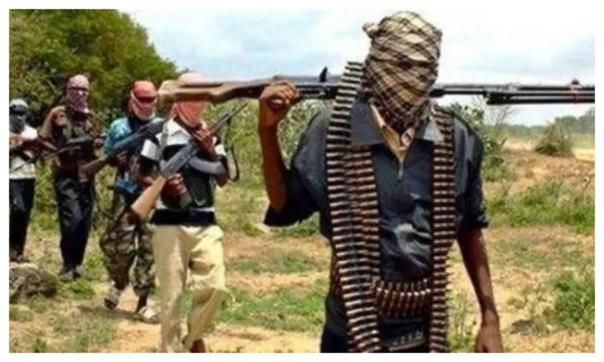 DailyPostNGR's tweet photo. Four feared dead as bandits attack two villages, hospital in Niger https://t.co/mQwgsYzfnk https://t.co/y1w5iJWFp4
