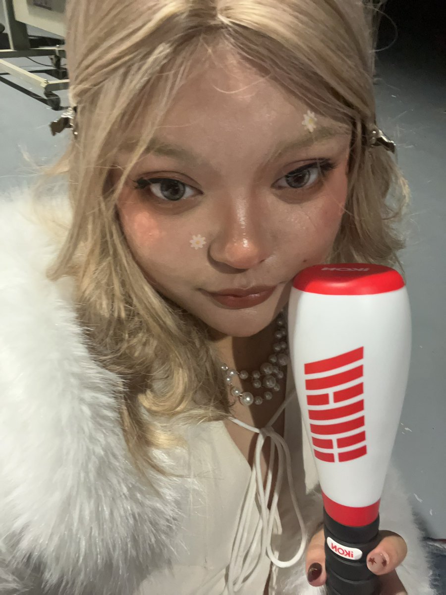 DayanMin24's tweet photo. My g pagod na pagod na pagod na ako HAHAHAHHAA sakit ng buong katawan ko kaka talon at sayaw HAHAHAHAHHAA SO WORTH IT! ANG SARAP PA NI YUNHYEONG JUSKOOO 

#iKONinManila2026 
#MNLWaengwaengready
#iKON_FOUREVER_TOUR_MNL https://t.co/NdRcwNWtBo