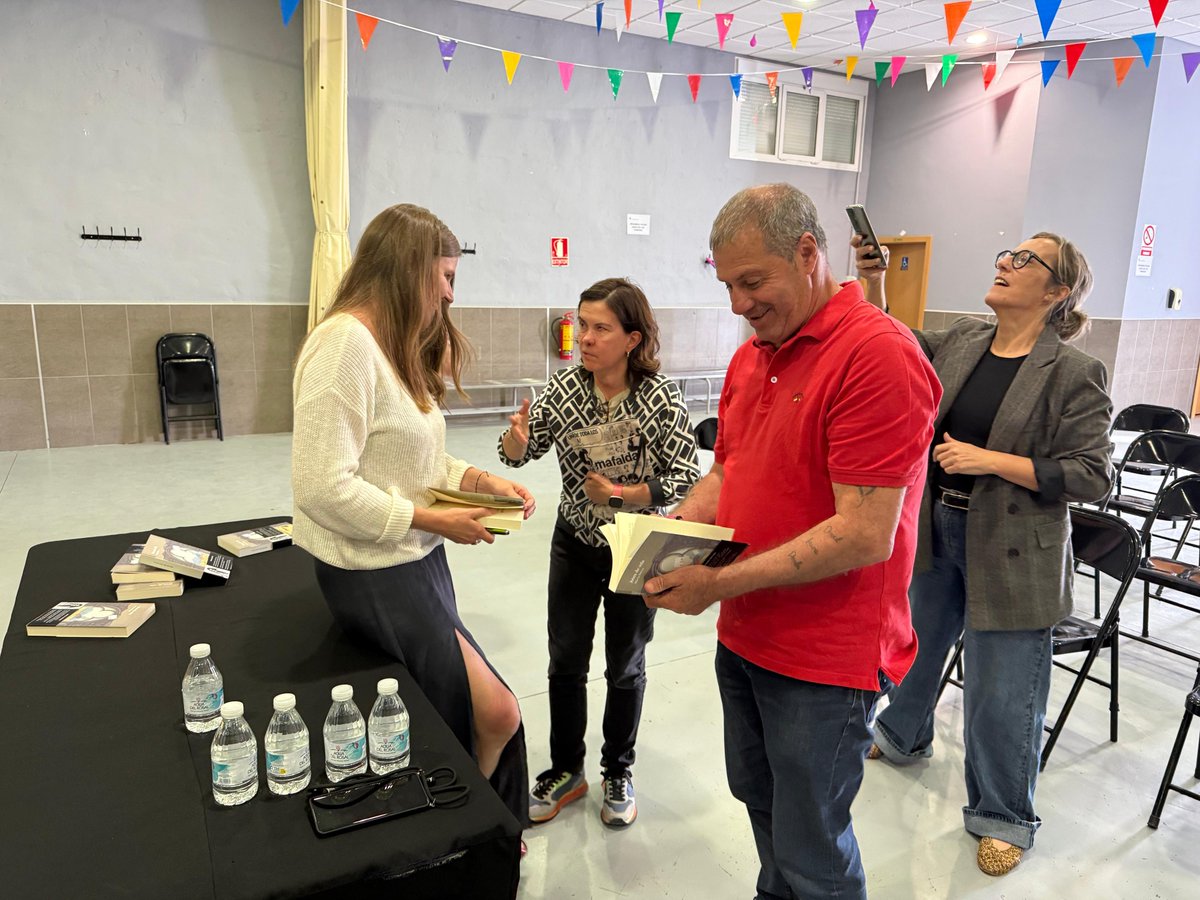 aragonegro's tweet photo. En Botorrita, su dinámico y eficaz alcalde, José María Castillo, ha organizado una presentación de “Años de vida” de @MartaBorrazSen. Años de vida” narra la historia de una familia aragonesa, con propiedades en Alquézar y Monegrillo. https://t.co/mtPFFYTI0l
