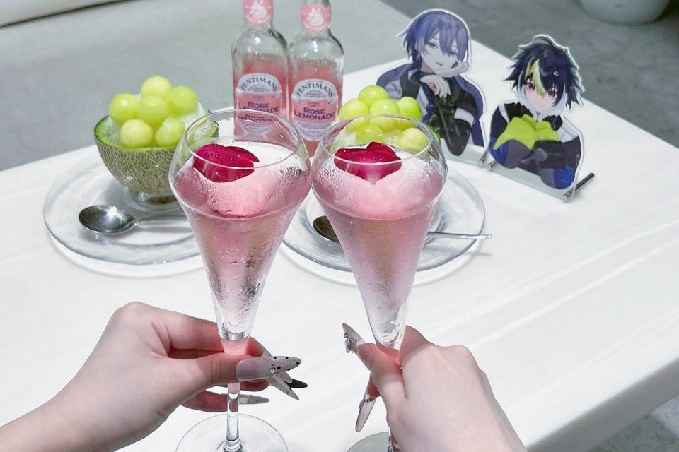 RoumireS's tweet photo. にじこっと乗っててかわいいT ˙̫ T♡ https://t.co/CVWXtTXBfm
