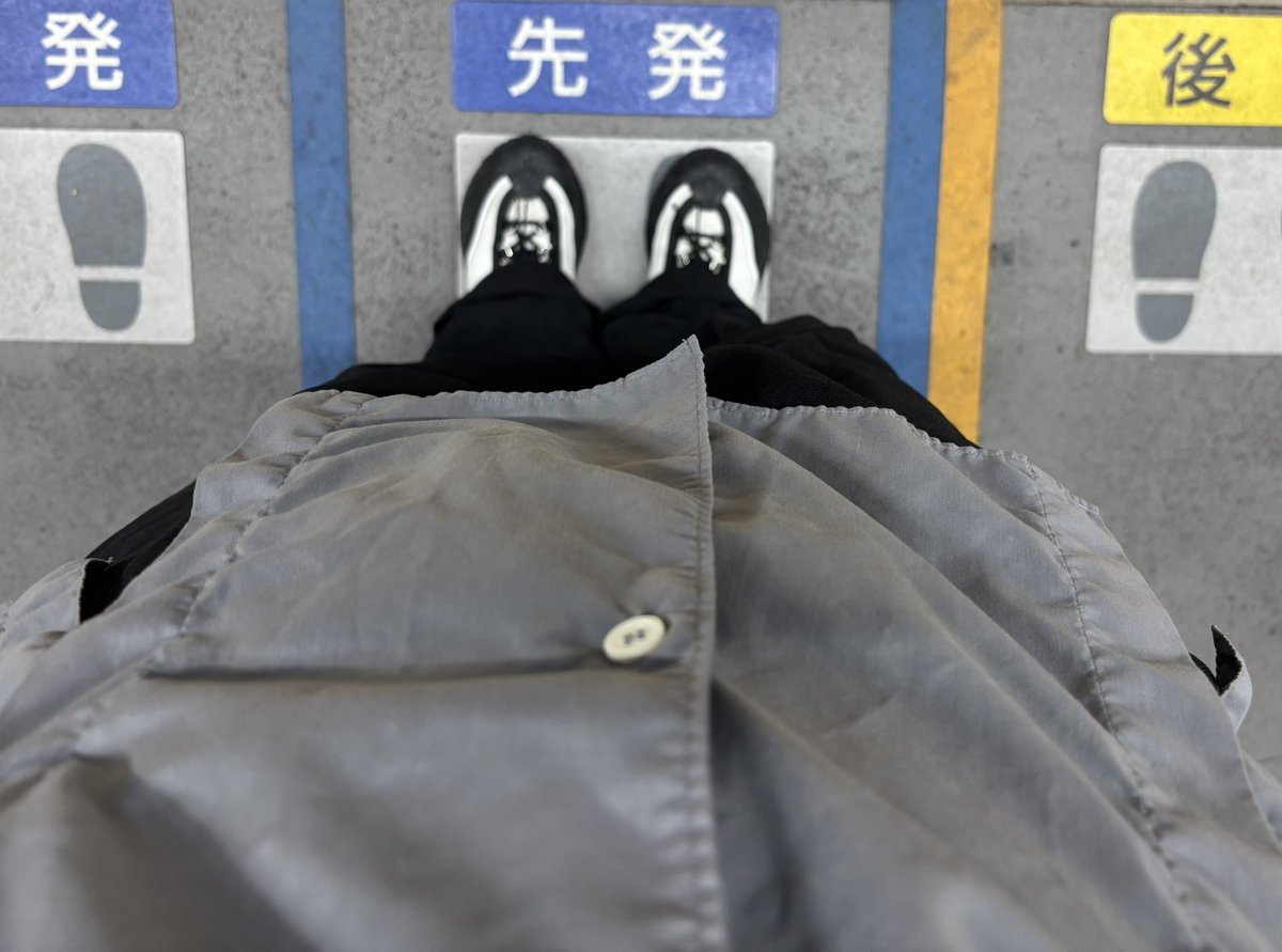 tk_mdh_lf's tweet photo. この組み合わせが一番今の自分っぽい気がしてて。ラインはバラバラだけど、何故か妙にしっくり来る。目立たないし、どこのブランド着てるとか絶対思われないだろうし。 https://t.co/VSEJaxyoBN