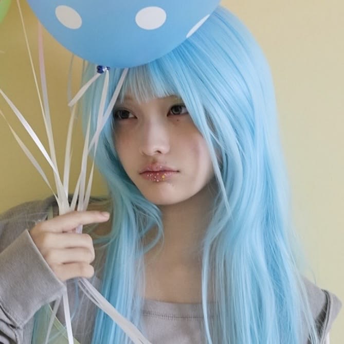 freyaaaaa10's tweet photo. J-line with blue wigs looking like anime characters https://t.co/lm9NvOKSbi