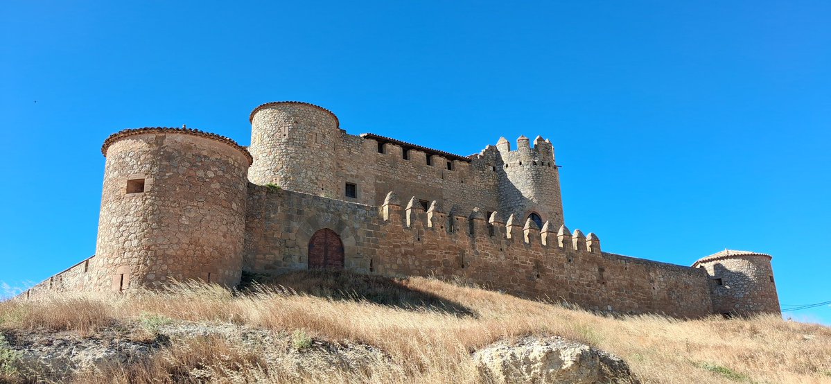 adaladisc's tweet photo. @SoyPacoCrespo Acércate al castillo de Almenar donde nació Leonor Izquierdo (mujer de Antonio Machado).

Impresionante. https://t.co/x1lmqkLtWK