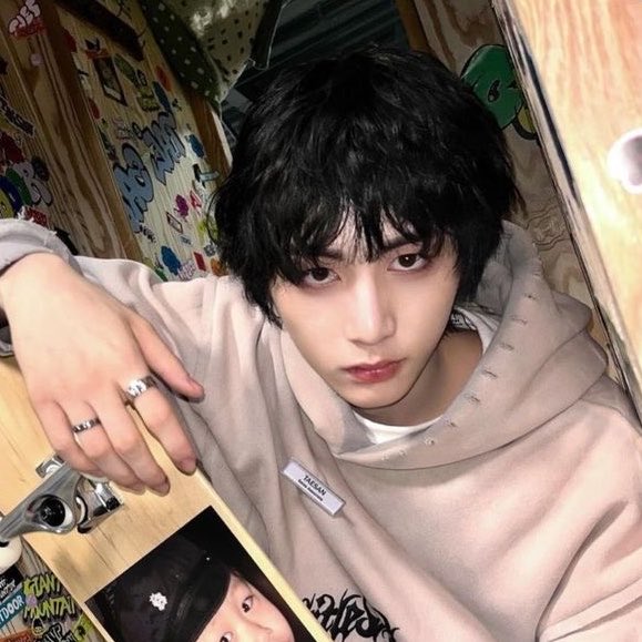 taesansace's tweet photo. fluffy taesan is so back welcome back Lawliet https://t.co/5EqFujmu1e