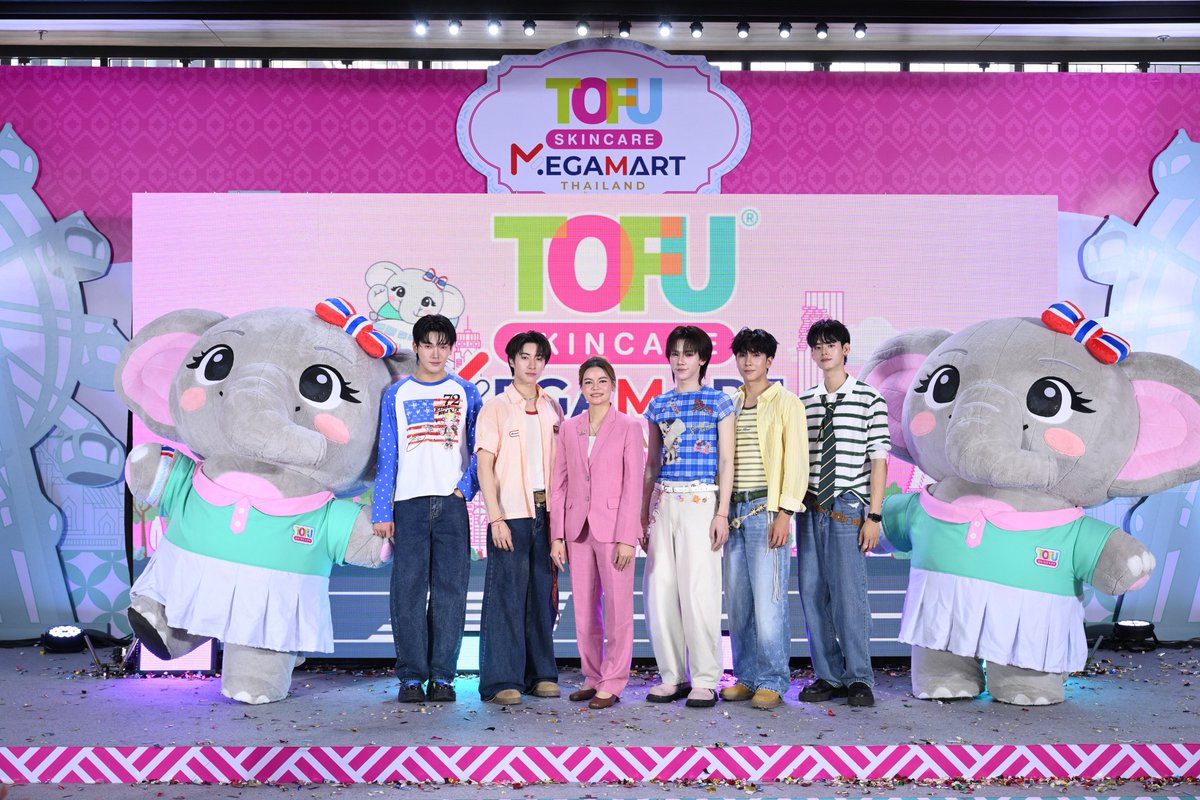 IsReal_Ent's tweet photo. ‘โทฟู สกินแคร์’ เปิดตัว ‘Tofu Skincare Megamart Thailand’ แลนด์มาร์กช้อปปิ้งแห่ง��หม่
ขนทัพซุปตาร์ตัวท็อป “เก้า นพเก้า” พร้อมโชว์สุดพิเศษจาก PERSESอ่านข่าวต่อได้ที่ : https://t.co/1UbqhTmKIQ
#TOFUSKINCAREMEGAMART #โทฟูสกินแคร์เมกะมาร์ท #แลนด์มาร์กใหม่สายช้อป #ปักหมุดร้านดัง #คชโกะ https://t.co/f0dt40W1mk