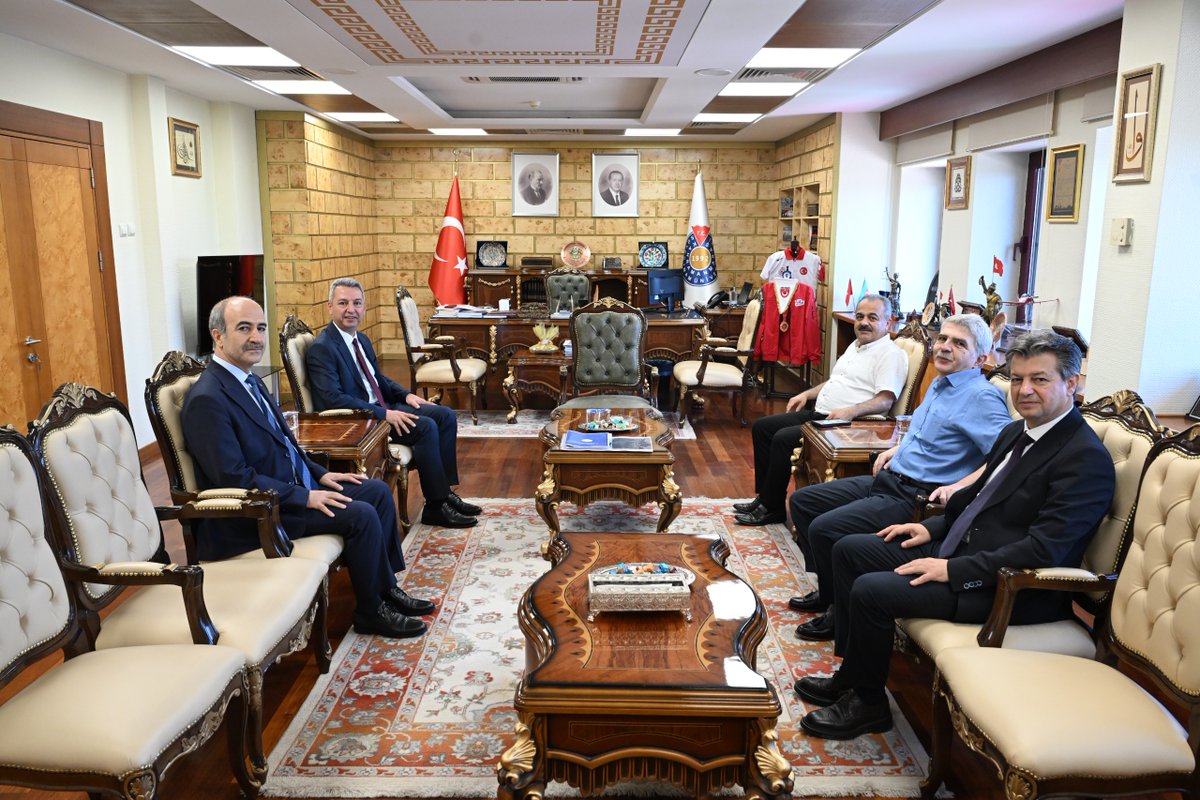 ksuedutr's tweet photo. Eski Kahramanmaraş Milletvekili Çitil’den KSÜ Rektörü Okumuş’a Ziyaret
Eski Kahramanmaraş Milletvekili Dr. İlker Çitil, Kahramanmaraş Sütçü İmam Üniversitesi Rektörü Prof. Dr. İbrahim Taner Okumuş’u makamında ziyaret etti.
https://t.co/Rcuug4R2MA https://t.co/SCmoQhssqA
