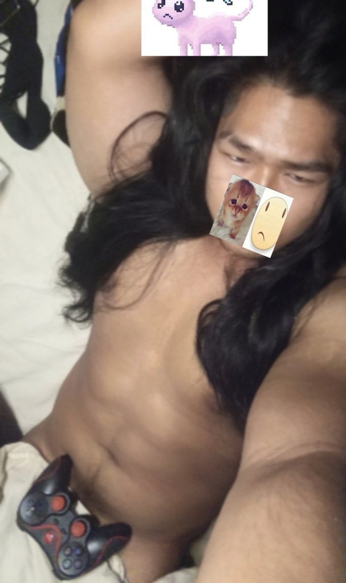 xyjiiro's tweet photo. gaming time https://t.co/XhjjoS4WD0
