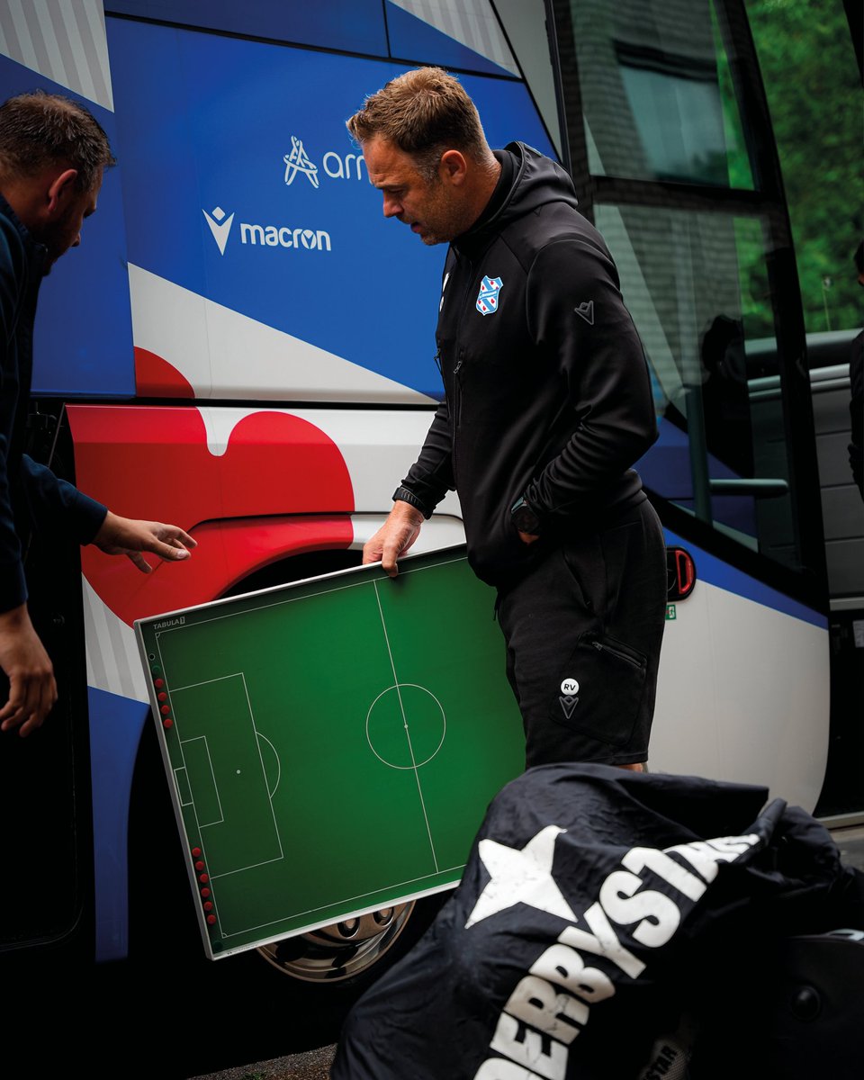 scHeerenveen's tweet photo. 🚌 Vertrek naar 𝑽𝒆𝒏𝒍𝒐 https://t.co/x2KoRNlp8E