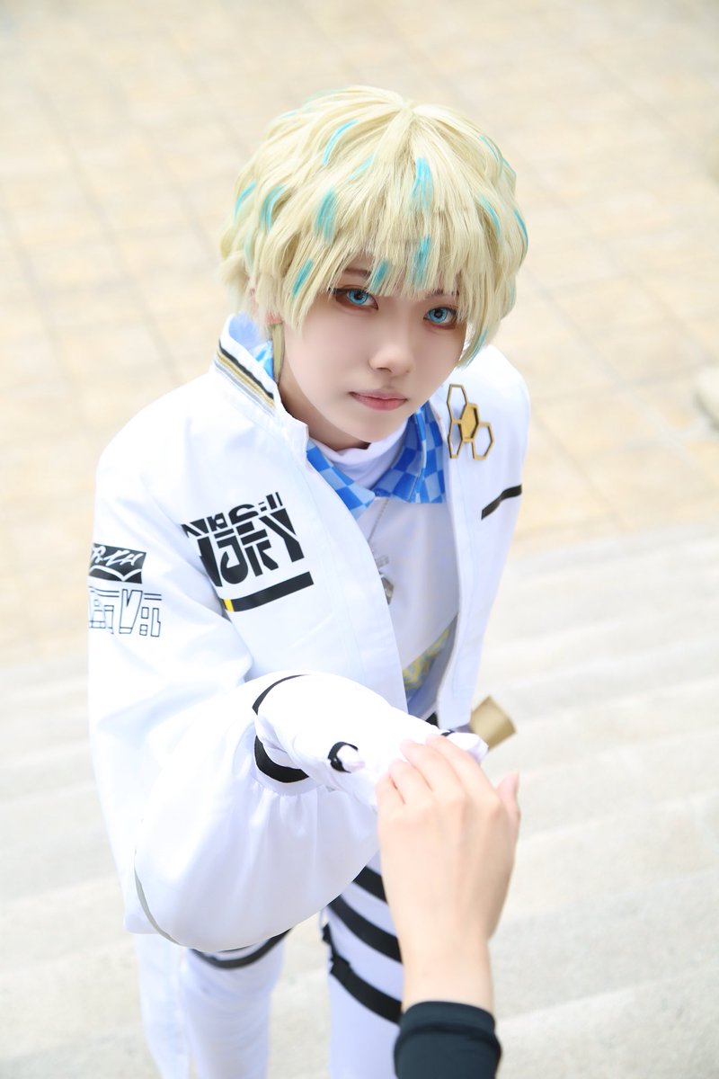 kaizyucos's tweet photo. ⚠︎cos playヘッドセット🈚️
🌈🕒／🐝🤣

『あと一歩、貴女のそばに』

#しんコス　#信州アルプスコスプレ https://t.co/IJtJhrJ0XT