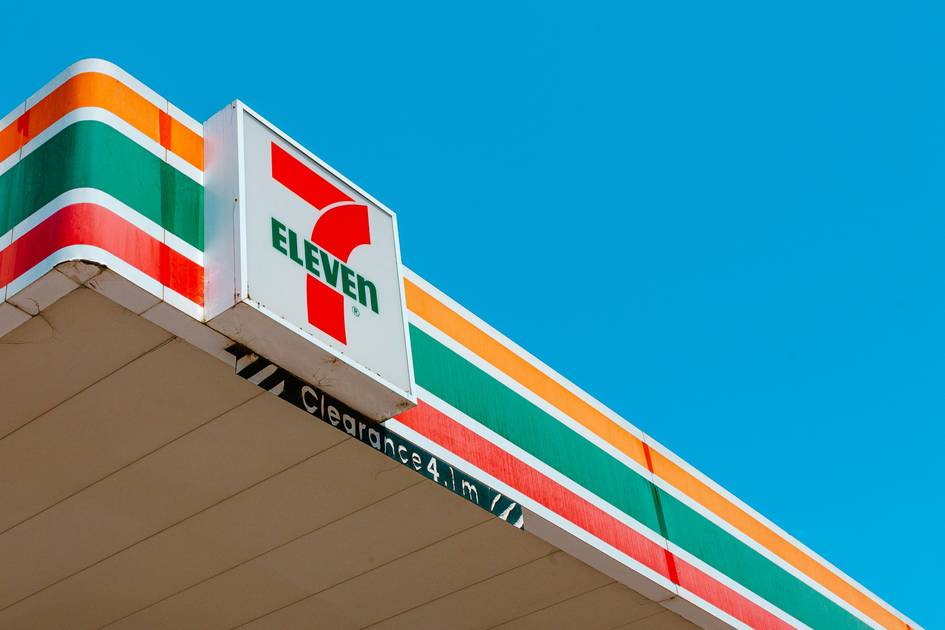 Fashion_Exec's tweet photo. 7-Eleven sues Nike, alleging the sportswear brand imitated its tri-color stripe branding for an upcoming Air Max 95 sneaker. https://t.co/HQ3zw6HGQU https://t.co/cNYUsP5Vpj