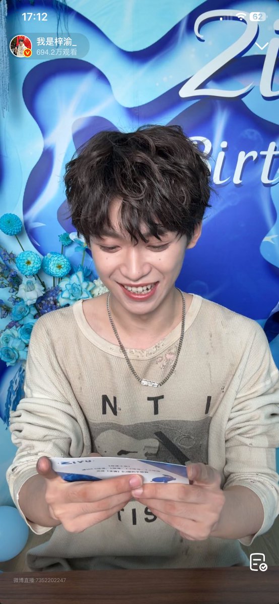 MynameisNASSSSS's tweet photo. T đã nghĩ nay anh Bằng sẽ mặc cái áo khoe bắp tay chứ🥺

CHERISH 24TH WITH ZIYU
#HappyBirthdayZiYu https://t.co/g03o9v6eKl