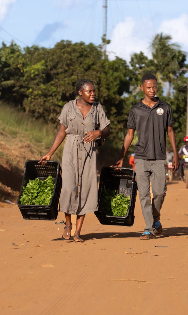 savechildrenMoz's tweet photo. Lúcia*, a secondary school student, is a member of an environmental club established through the LINK Project, implemented by Save the Children with support from the Grieg Foundation.

"The biggest problem caused by climate change is hunger," she says. https://t.co/vWoA7HCAD2