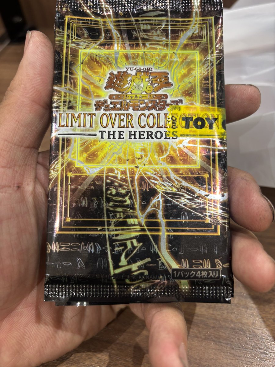 darkgees0118's tweet photo. 6パック限当たる気しないはずが
オバフレプリシク1枚
アルティメット3枚
コレクターズ1枚
出て光りまくってる😂😂
メッチャラッキー✌️ https://t.co/DCC7GMCOT6