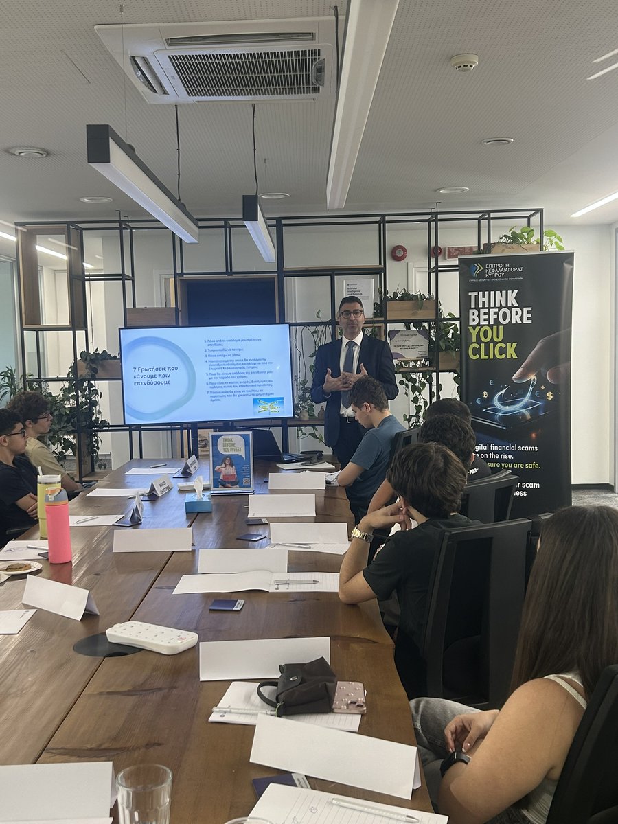 CySEC_official's tweet photo. Ο Αντιπρόεδρος της Επιτροπής Κεφαλαιαγοράς, Πανίκκος Βάκκου, επισκέφθηκε το Summer Bootcamp της @GrantThorntonCY, όπου συνομίλησε με μαθητές για τον ρόλο της ΕΚΚ, τις σύγχρονες εξελίξεις στον χρηματοοικονομικό τομέα, καθώς και για τη σημασία της χρηματοοικονομικής παιδείας. https://t.co/j4pbZnAsMF