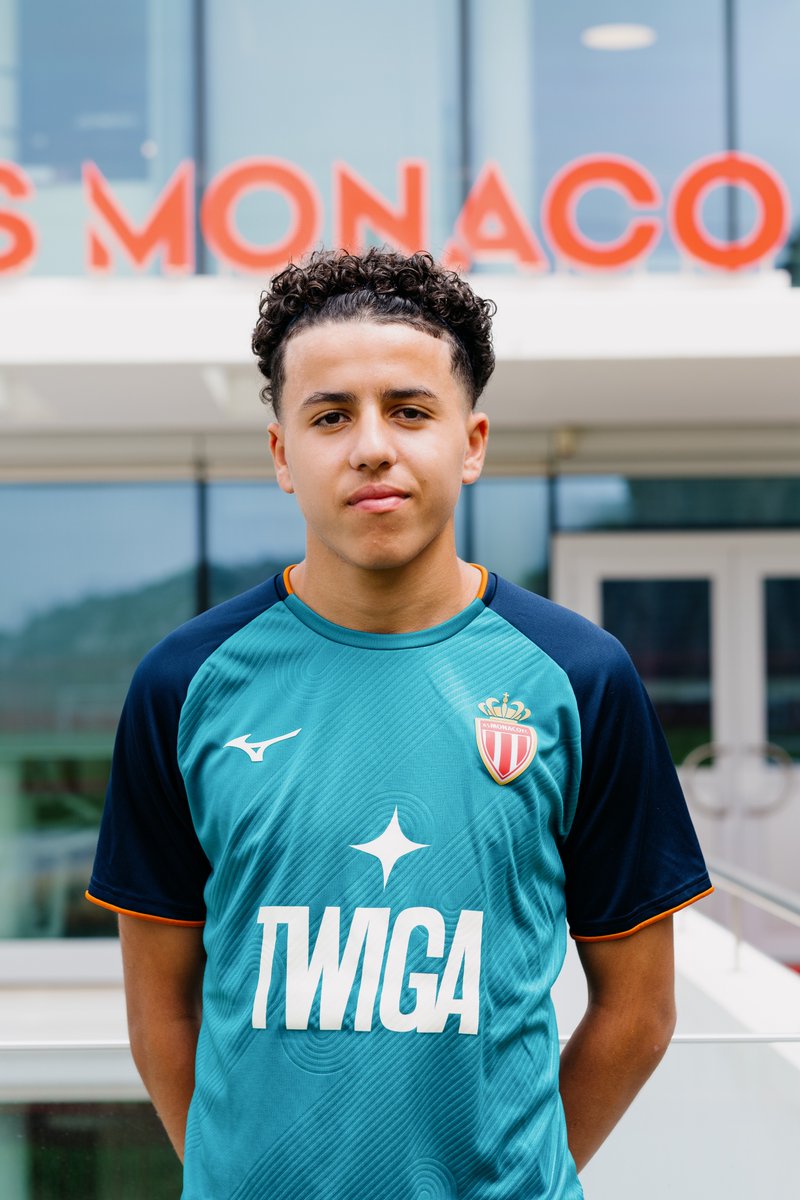 AS_Monaco's tweet photo. 𝐀𝐲𝐦𝐞𝐧 𝐀𝐬𝐬𝐚𝐛 s’engage avec l’AS Monaco 🇲🇨

Le jeune milieu de terrain, en provenance du Paris Saint-Germain, participe à la reprise de l’entraînement du groupe pro, en compagnie de jeunes joueurs de l’Academy. 

Bienvenue Aymen !