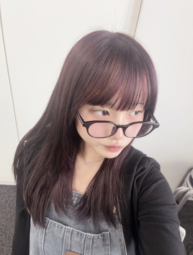 Miia0105's tweet photo. こんばんみいあ〜🎀🤍

裸眼スッピン🫣✨

髪色は紫にしました💜

沢山みんなが髪色褒めてくれてわたしはホントウニ嬉しいです🩷

はいてことで世界中のみんな今日もお疲れ様でした🍵

おやすみいあ〜😪😴
#高一ミスコン #fjk #おすすめ https://t.co/56z3bgdTOb