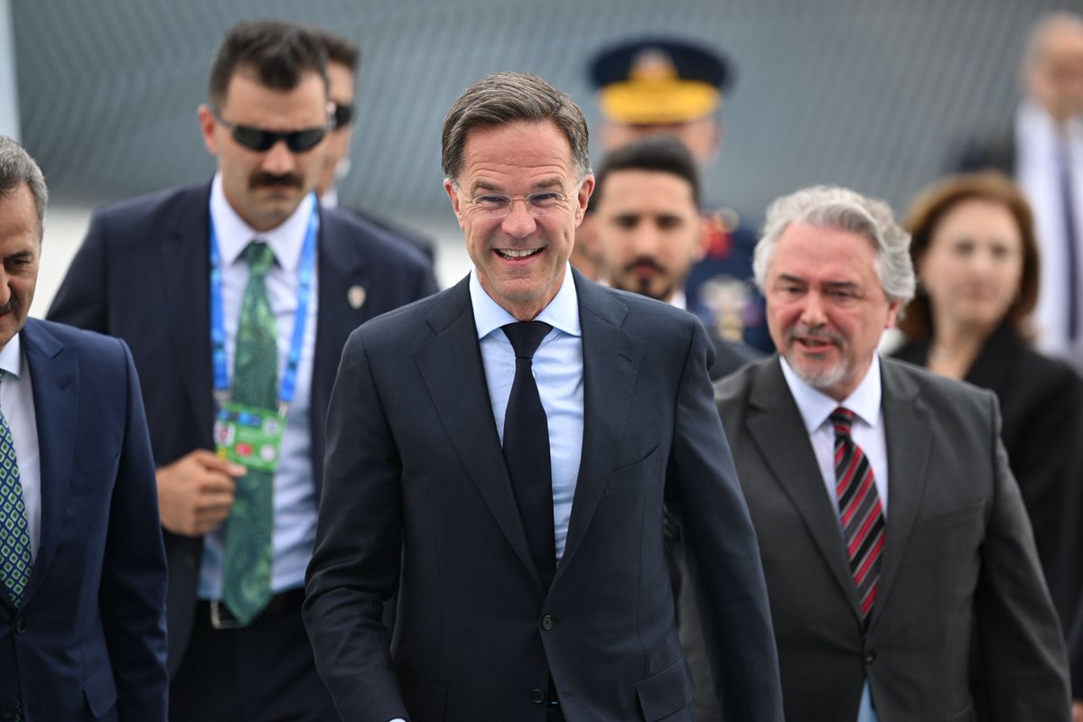Ecrinmina10's tweet photo. Ankara’da düzenlenecek olan 36.⁠ ⁠NATO Devlet ve Hükümet Başkanları Zirvesi öncesinde, NATO Genel Sekreteri Mark Rutte Ankara Havalimanı'na geldi.

#NATOsummit https://t.co/MAGA0mbjwe