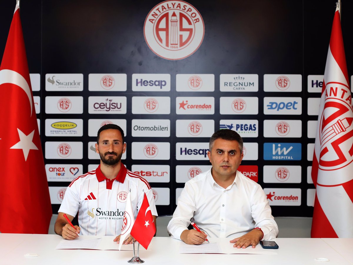 Antalyaspor's tweet photo. ✍️❤️🤍Antalyaspor'umuz, iç transferde Soner Dikmen ve Erdoğan Yeşilyurt ile sözleşme imzaladı.

Atilla Vehbi Konuk Tesislerimizde Başkanımız Mustafa Ergün ve Asbaşkanımız Bilal Özkan'ın katılımıyla düzenlenen törende atılan imzalar sonucunda futbolcularımız Soner Dikmen ve Erdoğan Yeşilyurt, 2 sezon boyunca kırmızı beyazlı formamızı giyecekler.

#Antalyaspor
#SevdamızAntalyaspor
