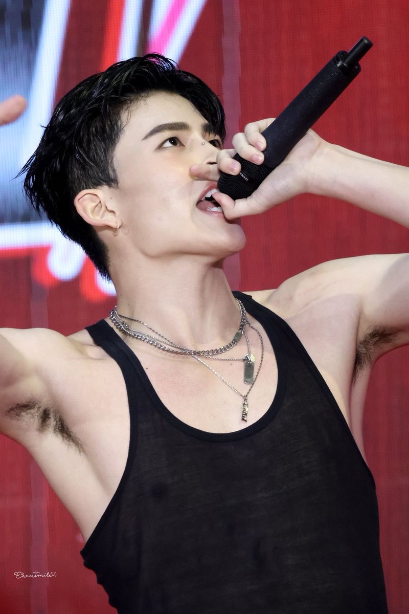 naraapits's tweet photo. currently in love with this man (and his bushy armpits too) https://t.co/EG9YHdETfv