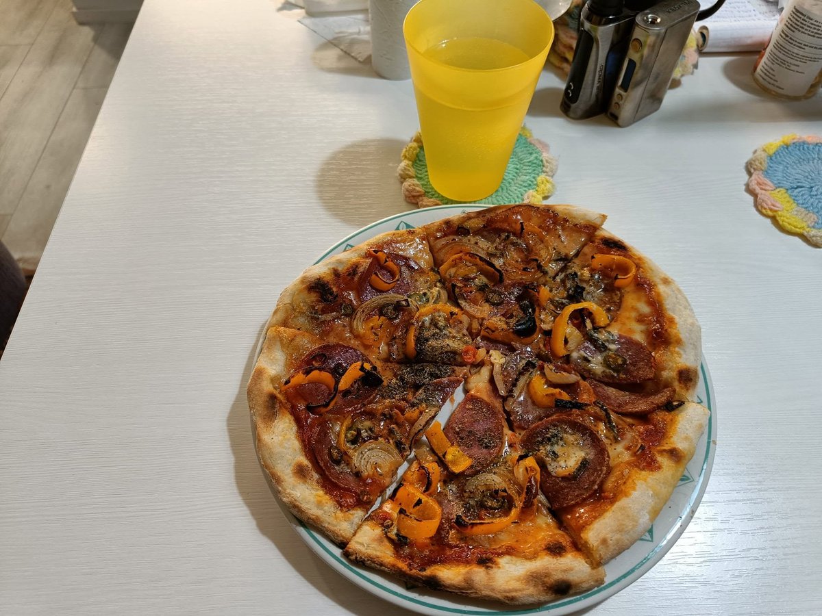HilpoJuhana's tweet photo. Pizza of the night
Salami
Sourdough pizza base.
Ingredients: tomato sauce, mozzarella, salami, mini paprika, onion, Castello blue cheese, chili and oregano.
1/2
#pizza #sourdough #salami #bluecheese #homecooking https://t.co/nkMKnixqAX