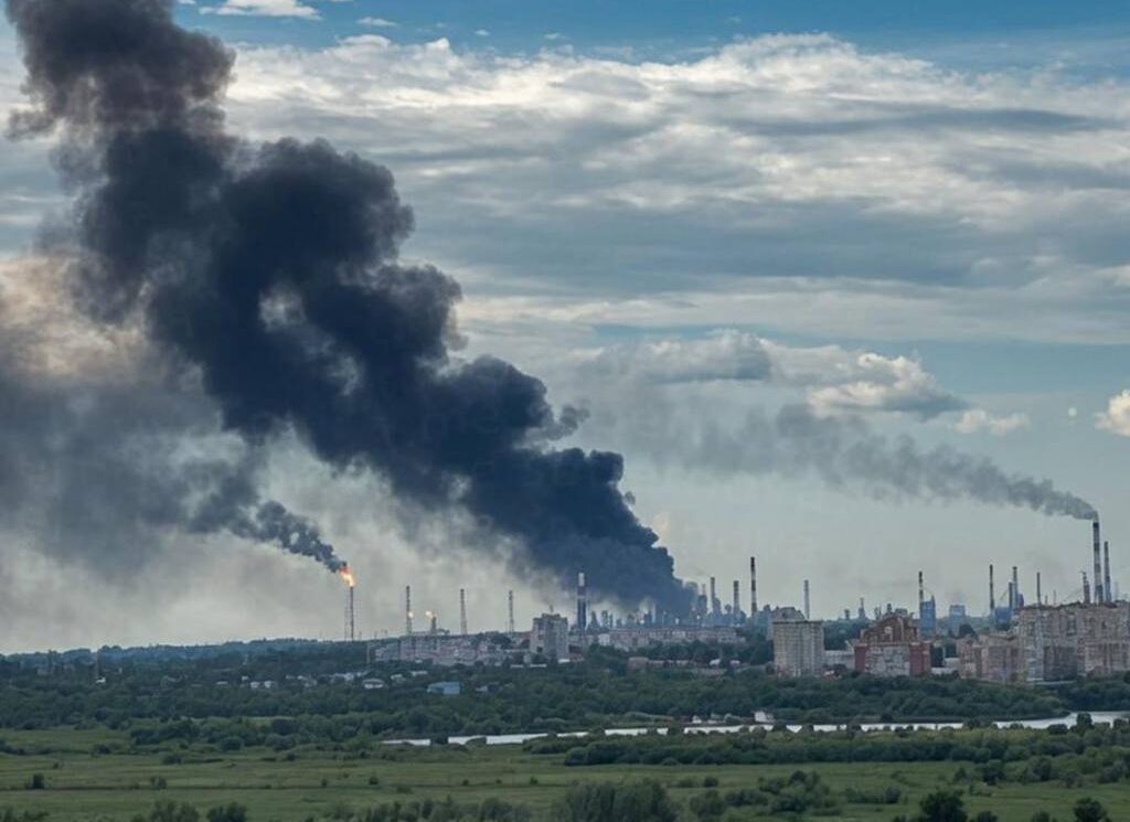 armyinformcomua's tweet photo. 💥3,000 kilometres. One refinery. The deepest strike of the war

Ukraine's Special Operations Forces @SOF_UKR  just hit the largest oil refinery in Russia — the Omsk refinery in Siberia — setting a new record for the longest-range strike since the full-scale invasion began.

The target: the ELOU-AVT-11 primary crude distillation unit — the same targeting logic Ukraine has applied across 11 Russian refineries. Destroy the core processing installation, and the entire facility stops. Nothing else can run without it.
Direct hit confirmed. Fire on site.

The Omsk refinery's stats:
— 21+ million tonnes of crude processing capacity per year
— Russia's largest oil refinery
— Produces petrol, Euro-5 diesel, aviation fuel, lubricants
— Directly supplies fuel to Russia's occupation army and aviation
— The last of Russia's 11 largest petrol producers to be struck by Ukrainian forces

The General Staff's @GeneralStaffUA confirmation: With Omsk, Ukraine has now struck all 11 of Russia's largest petrol-producing refineries.

SSO's message to Moscow:
"The Special Operations Forces will return to Russia the war it started — no matter how far the enemy hides its targets."

Russia built its energy infrastructure in Siberia under the assumption that distance was protection. Ukraine has now demonstrated that 3,000 kilometres is not a defence — it is a targeting coordinate.

The country that started this war has now received it on its own territory.

Source: @GeneralStaffUA / @SOF_UKR, July 6, 2026

#Ukraine #UAF #DroneWarfare #RussiaUkraineWar #KineticSanctions