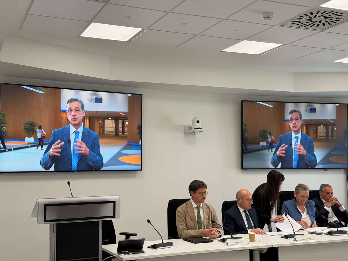Europarl_IT's tweet photo. “Abbiamo sempre sostenuto con forza che la proposta della commissione non è sufficientemente ambiziosa: in un periodo caratterizzato da nuove sfide non possiamo permetterci un bilancio con risorse troppo limitate”.

@GiuseppeLupoPD https://t.co/rUFgV6s7ei