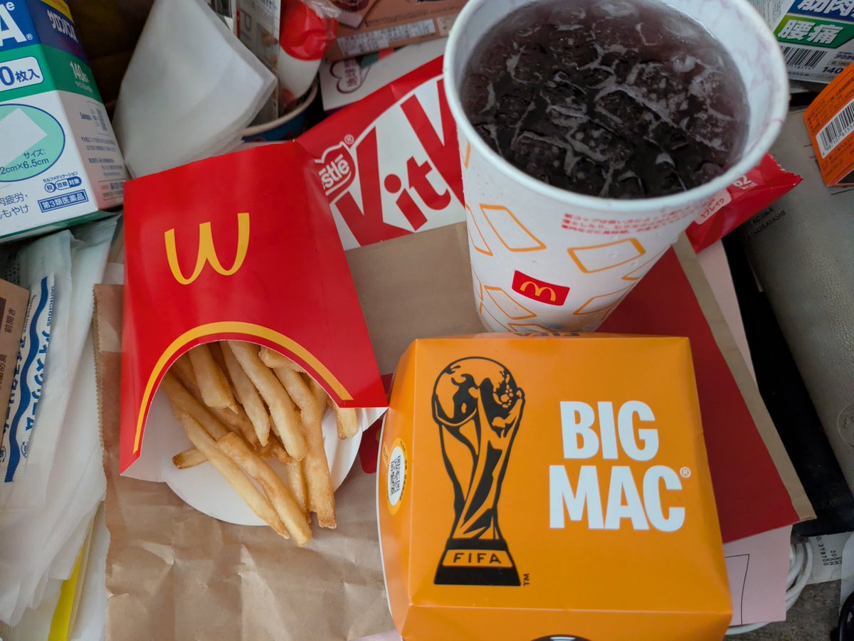 Vodkatweet0201's tweet photo. 米建国250周年を祝って、今日の昼はビッグマックセットにしました
美味かったぜよ
日米が良い関係でありますように 
#McDonald https://t.co/3yMQ22Hfs7
