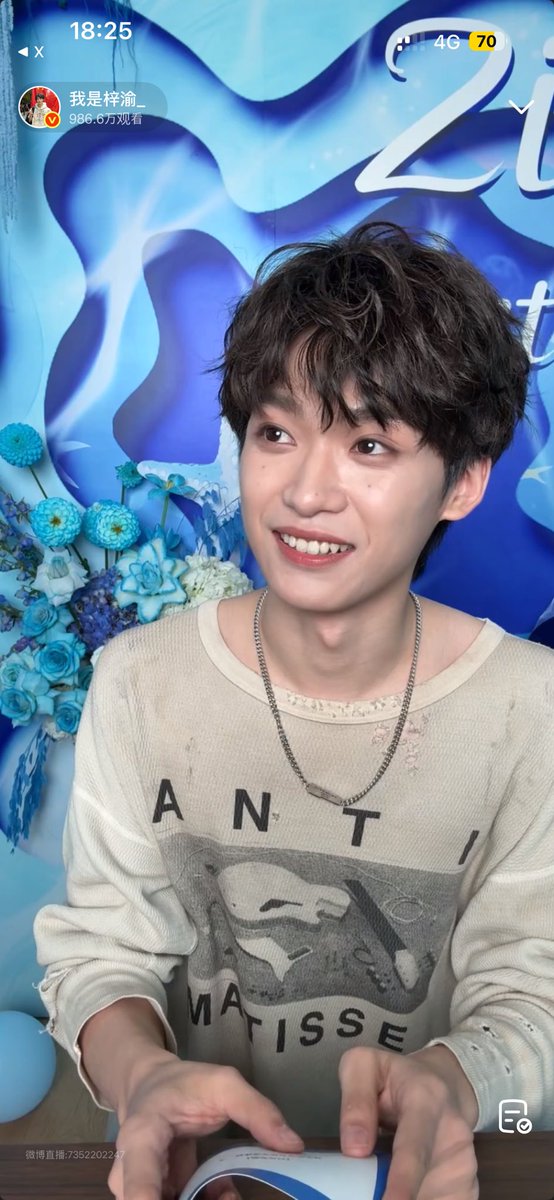fireflyziyu's tweet photo. can he look at me like this too?? 

CHERISH 24TH WITH ZIYU
#HappyBirthdayZiYu https://t.co/5lAs4Ni5oE