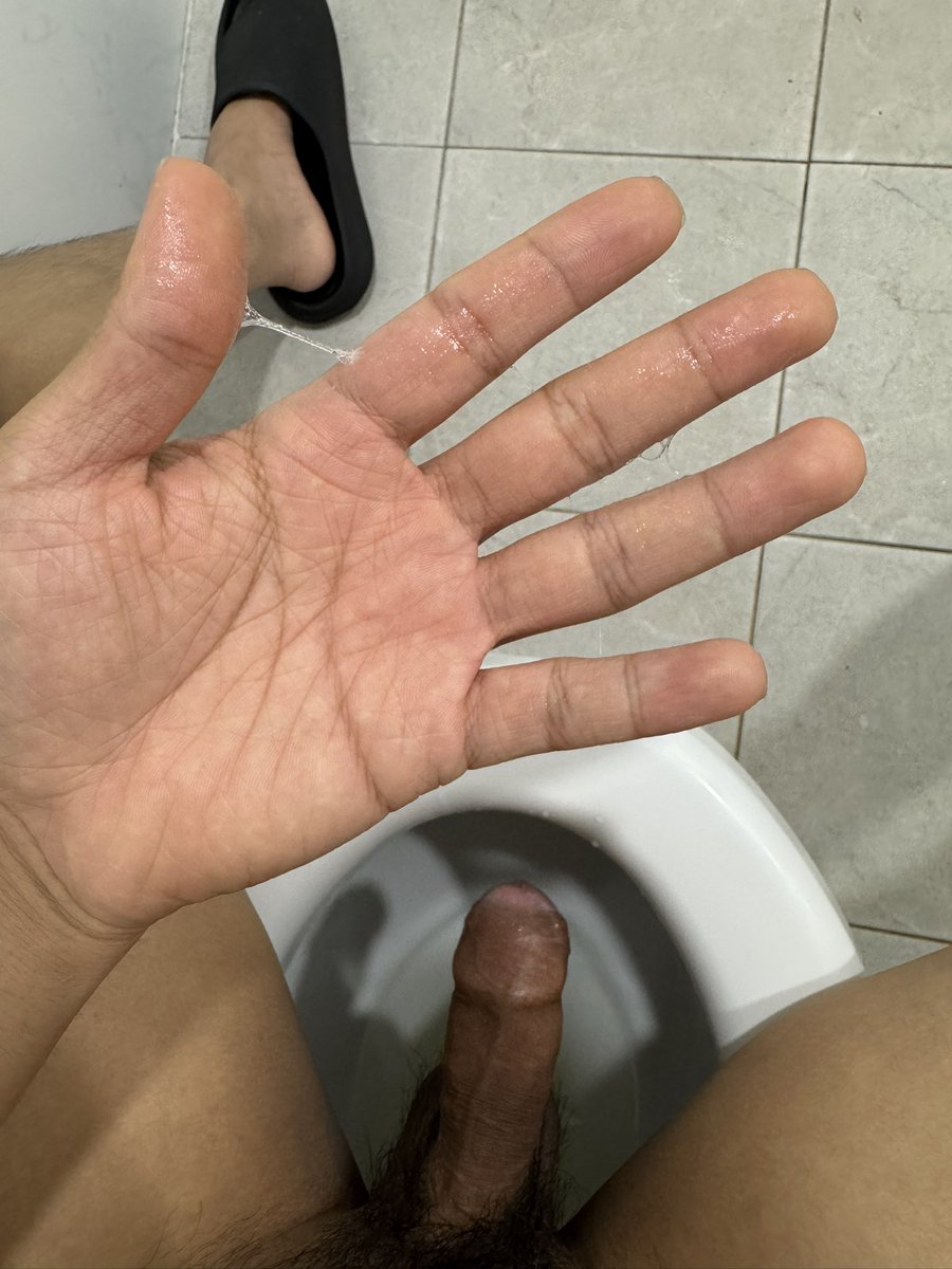 M0z666's tweet photo. 約不到只能自己解決😩😩😩 https://t.co/RpzEADq7Pd