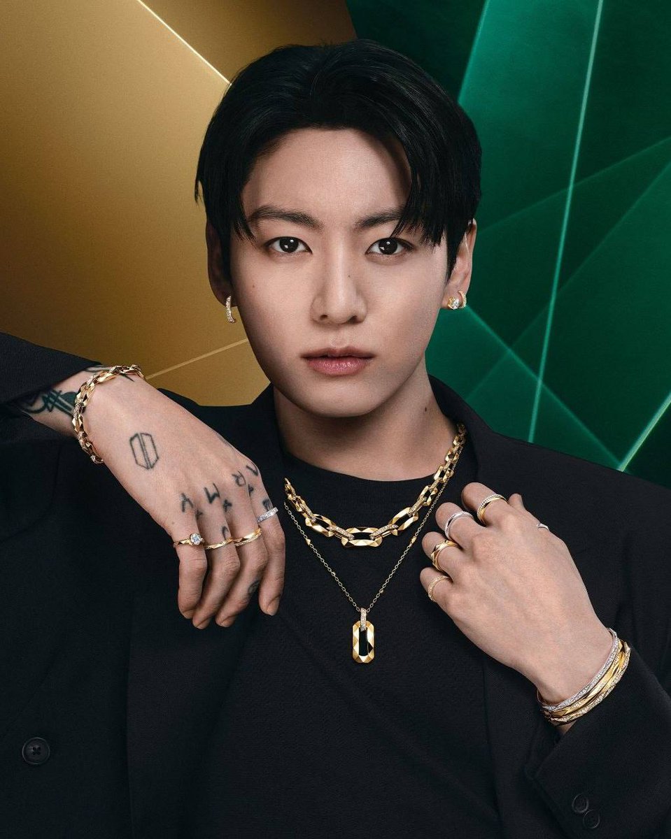 TaekookBra's tweet photo. 📸Publicação no Instagram de Graff

 Onde a paixão encontra a precisão. 

A coleção Laurence Graff Signature é uma expressão ousada de estilo pessoal.

#JungKook @BTS_twt https://t.co/Mj9VnfcfCV