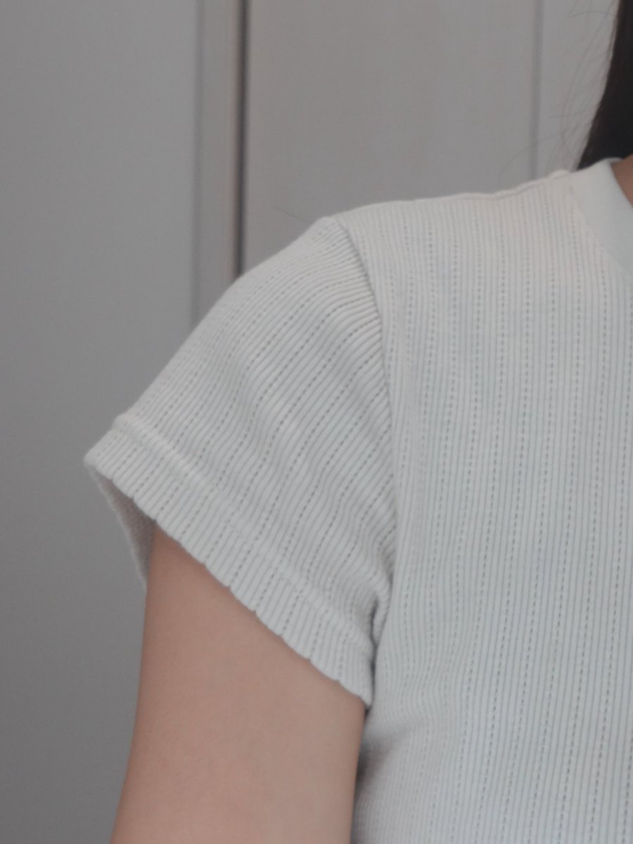 rmcha23's tweet photo. UNIQLOで買ったリブミニT形綺麗で良い〜普通のミニTより柔らかくて袖部分が可愛い！ https://t.co/rqpMi3ma1k