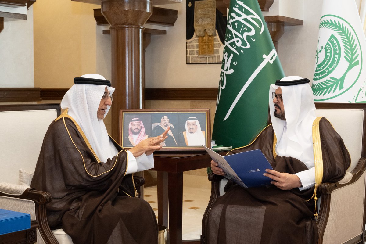 makkahregion's tweet photo. نائب أمير منطقة مكة المكرمة 
صاحب السمو الملكي الأمير
 #سعود_بن_مشعل_بن_عبدالعزيز، يستقبل في مقر الإمارة معالي محافظ الهيئة السعودية للمواصفات والمقاييس والجودة د.سعد بن عثمان القصبي. https://t.co/uPZ9QBPuPi
