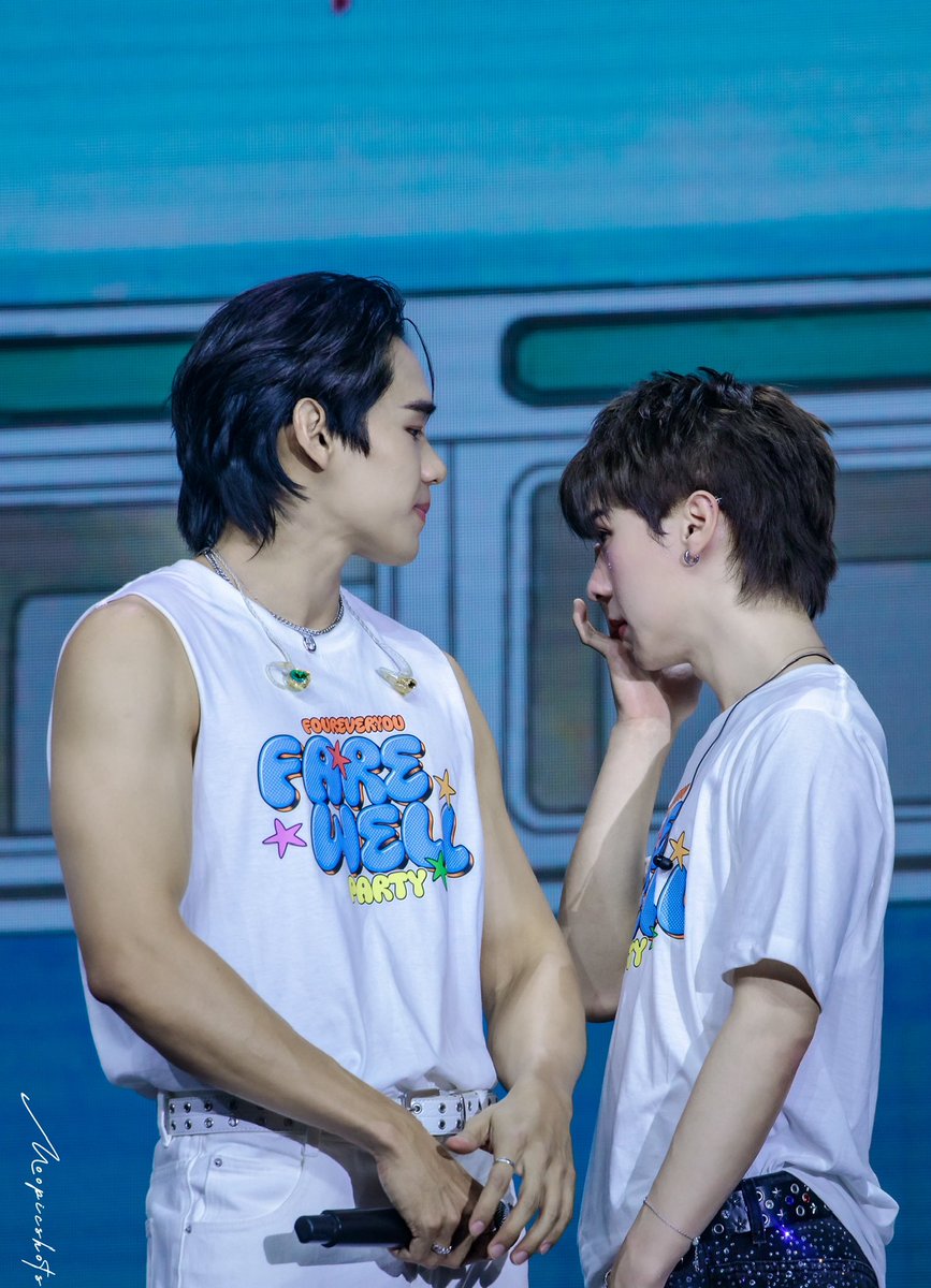 InfinityFSci's tweet photo. ดีใจที่พวกแก 2 คนคอยซัพพอร์ตกันเสมอนะ 

LAST MEMORY WITH FOUREVER YOU 
#FoureveryouFarewellParty
#ngernnn #oattrttt #เงินโอ๊ต
#Moopicshots https://t.co/q0zol4iXoi