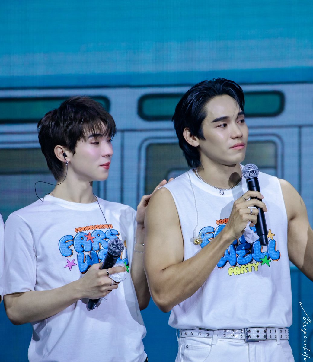 InfinityFSci's tweet photo. ดีใจที่พวกแก 2 คนคอยซัพพอร์ตกันเสมอนะ 

LAST MEMORY WITH FOUREVER YOU 
#FoureveryouFarewellParty
#ngernnn #oattrttt #เงินโอ๊ต
#Moopicshots https://t.co/q0zol4iXoi