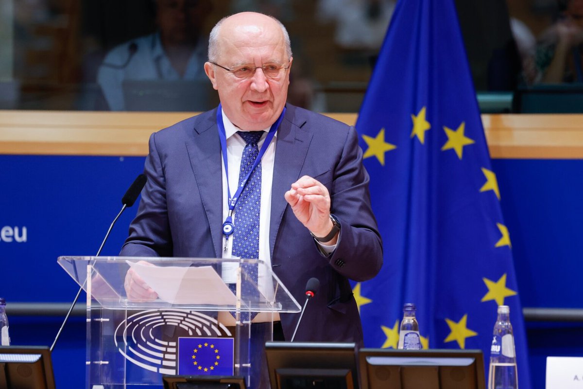 eeldenden's tweet photo. Unanimity in defense must "absolutely" go, Commissioner Kubilius tells EU Perspectives. The European Defense Union will become its own independent pillar of Nato. It includes a new US-style Security Council to speed up reforms and decisions approved by qualified majority voting https://t.co/mUuWqNRDLl