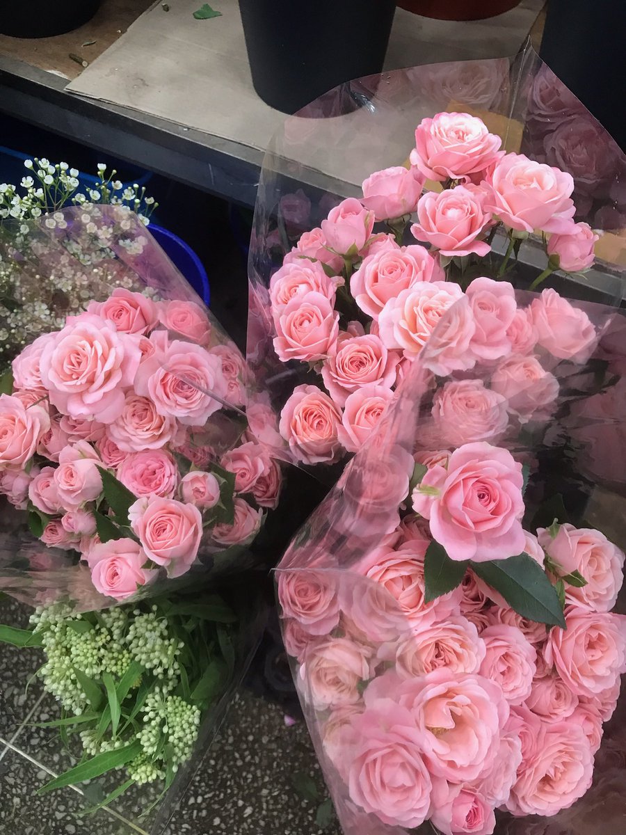 riolsie's tweet photo. 남대문 꽃시장 다녀왔어요
처음 가봤는데 다들 친절하시고
지갑 잃어버렸다가 잊지 못할 경험도 하고옴 https://t.co/aNCCl2gUJg