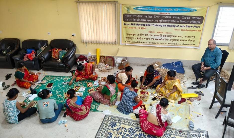 ICAR_CRIJAF's tweet photo. ICAR-CRIJAF, Barrackpore organized “Basic Skill Development Training in Making of Jute Diversified Products” during June 08 - 16, 2026.
#ICAR #CRIJAF #SkillDevelopment #WomenEmpowerment #LakhpatiDidi #JuteHandicrafts #RuralEntrepreneurship #ValueAddition #SelfReliantIndia https://t.co/7KaddYocdw