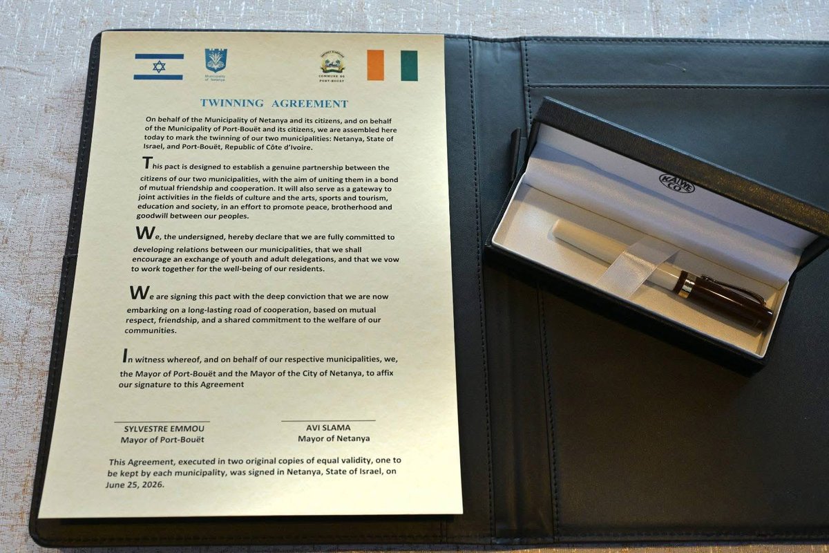 Simon_Serr's tweet photo. 🇮🇱🇨🇮 Une nouvelle avancée dans le renforcement des relations entre Israël et la Côte d'Ivoire.

Le Dr EMMOU Sylvestre Officiel , député-maire de Port-Bouët, et Avi Slama, maire de Netanya, ont signé un accord de jumelage entre leurs deux villes. https://t.co/K2VC9ej0xQ