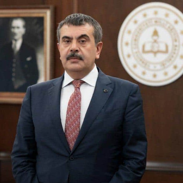 TKRgazete's tweet photo. Yeni müfredatta "Kurtuluş Savaşı" ifadesi yerine "Milli Mücadele" kavramı kullanılacak.

Milli Eğitim Bakanı Tekin: 

"Neyden kurtuluyoruz? Ondan önce koskoca Osmanlı İmparatorluğu vardı." https://t.co/DdR40Etvun