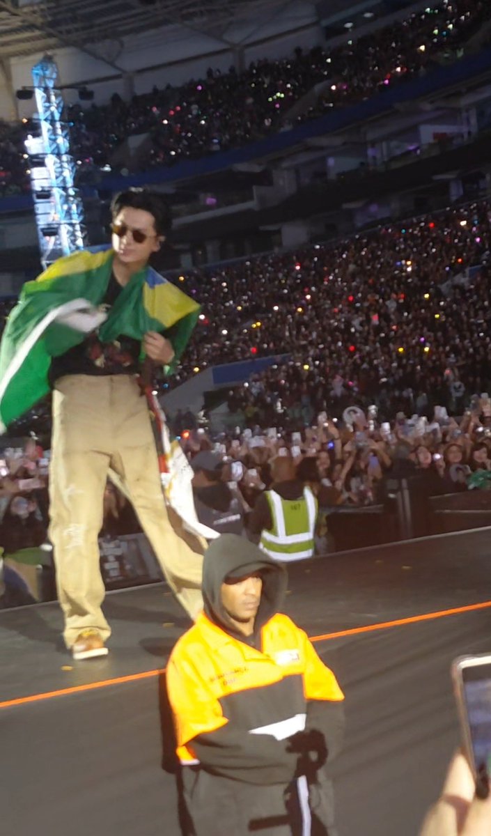 jungwonfates's tweet photo. pov: o jay amou ficar no seu lado do palco https://t.co/Kdef4b0lrp