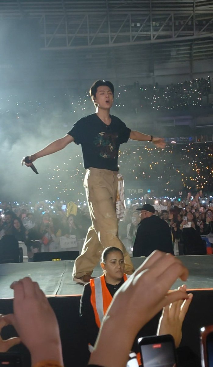 jungwonfates's tweet photo. pov: o jay amou ficar no seu lado do palco https://t.co/Kdef4b0lrp
