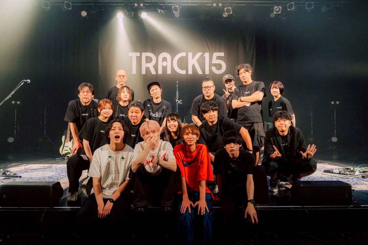 track15_rin's tweet photo. 東名阪Zeppワンマンありがとうございました！！
本当に沢山の人に支えられて支え合っているバンドだなと思います。地に足つけて肩組んで進んで行きたいな〜
ツアーは地方ライブハウス編へ！
ほないこか！ https://t.co/R3nnoHckTp