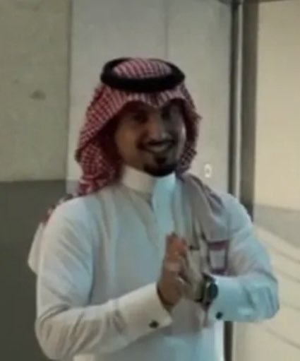 Ukiyoox's tweet photo. احراج جلسه تصوير عندنا والموظفه الي ماسكه التصوير مشغوله ووحده مننا يالمتدربات مسكت بدالها ..قعدنا خمس دقايق نتناقش نعطيهم قهوه او لا كلنا فينا رهاب اجتماعي من العيال ولا ماعطيناهم بس عطينا البنات الي حولنا https://t.co/thP4nfYqTv