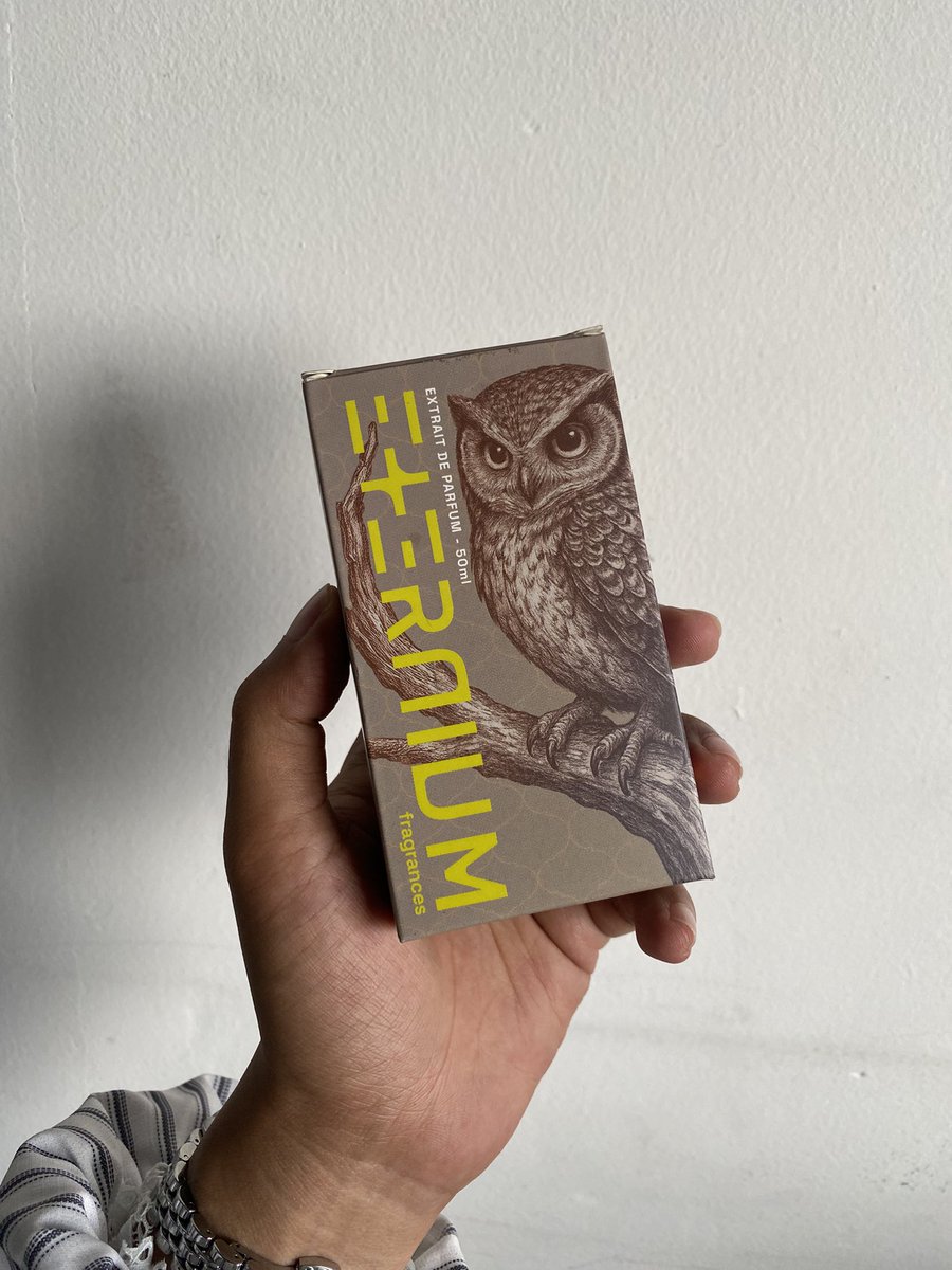skinamazed's tweet photo. definisi parfum yang vibesnya kaya cewe kalem tapi intimidating dikitt🫠🤏🏻

wanginya manis, warm, classy, dan makin enak pas udah settle di kulit. https://t.co/DvZOi9PI2D