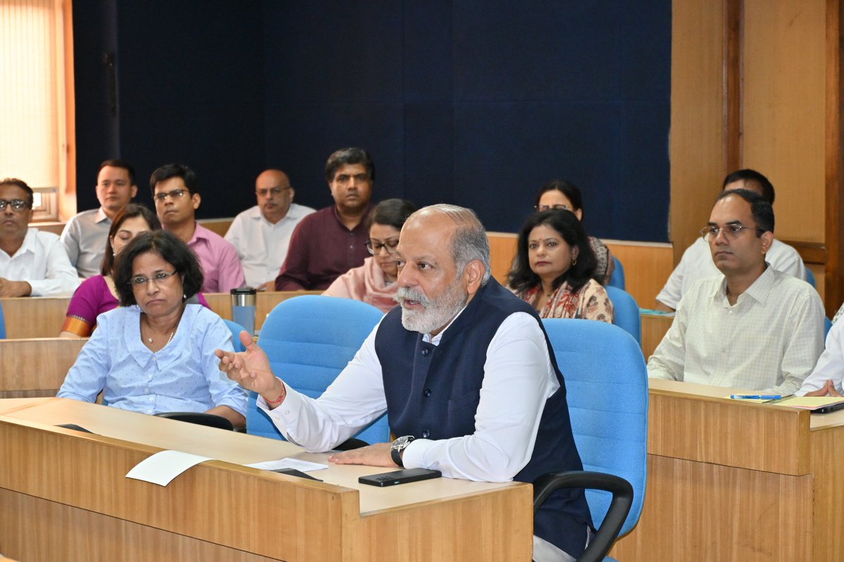IDSAIndia's tweet photo. Dr. @abhijoining Research Analyst spoke on “Turkish Defence Exports: An Assessment” at the Monday Morning Meeting held at MP-IDSA. Dr. @SamRajiv Research Fellow chaired the meeting. DG @SujanChinoy and @IDSAIndia scholars participated in the lively discussion and Q&amp;A session. https://t.co/Dq12grgtgS