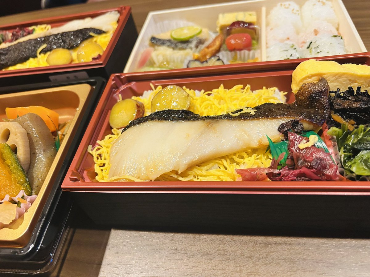 withnewattitude's tweet photo. 昨日は編み会！
おしゃべりから始まって
西京焼き弁当食べて
編んでしゃべって
もものタルト食べて
編んでしゃべって
楽しいしかない！！！！
友達と同じニット編んでみたり
バブーシュカ編んでみたり
大満足の1日でした☺️ https://t.co/lfHsmjlKIi