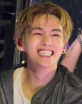 thvgaggedme's tweet photo. i'd go on a war for his boxy smile https://t.co/HHaGyYMQcm