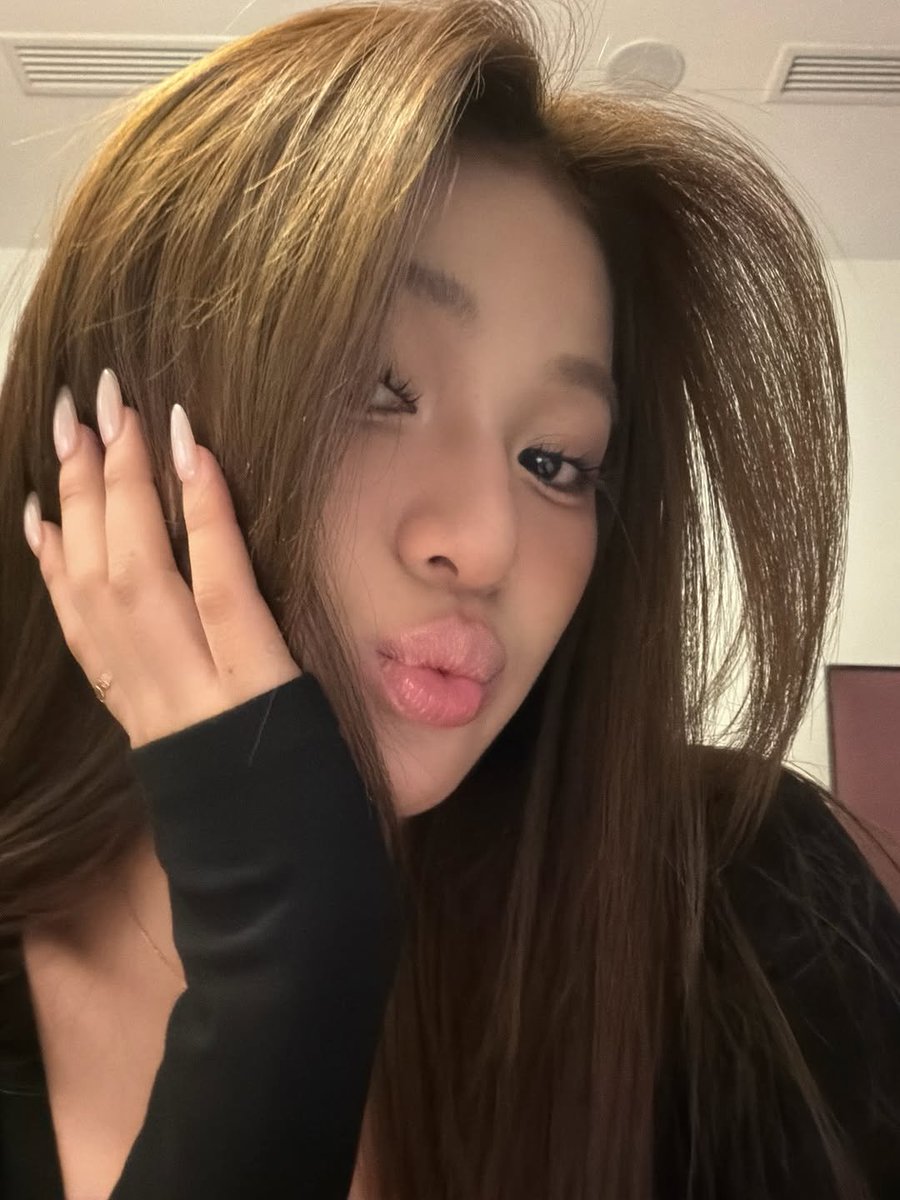 lusetre's tweet photo. 𖡡⠀ 𝙏𝙝𝙚 𝙇𝙞𝙡𝙮𝙖𝙣𝙚 𝙎𝙩𝙪𝙙𝙞𝙤

a tiny date with myself. can't wait to see how my new nails turn out ♡ https://t.co/HvH4ZPjokm