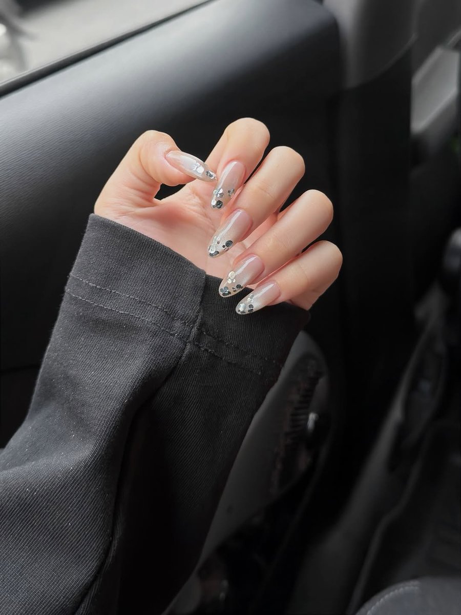 lusetre's tweet photo. 𖡡⠀ 𝙏𝙝𝙚 𝙇𝙞𝙡𝙮𝙖𝙣𝙚 𝙎𝙩𝙪𝙙𝙞𝙤

a tiny date with myself. can't wait to see how my new nails turn out ♡ https://t.co/HvH4ZPjokm