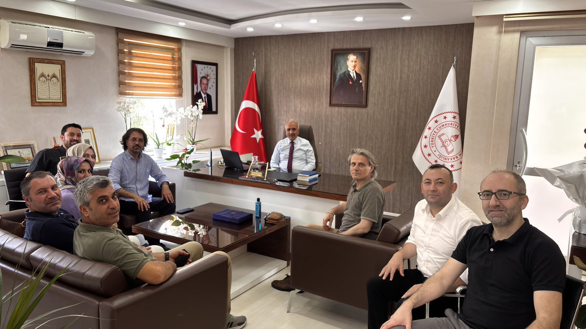 EbsEsenler's tweet photo. İlçemizde şube müdürü olarak görev yaparken Beylikdüzü İlçe Milli Eğitim Müdürü olarak atanan Sayın Ramazan Yılmaz müdürümüze hayırlı olsun ziyaretinde bulunduk.Müdürümüze yeni görevinde başarılar diliyoruz.
@selahattin_dal
@muallimramazan 
@Omergunes24 
@ayferdakak https://t.co/tlBnuxOVLu